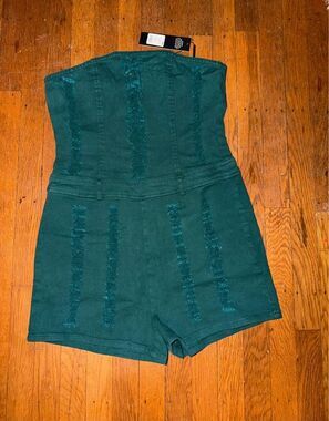 FASHION NOVA Green strapless Romper, Large